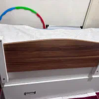 تخت نوجوان