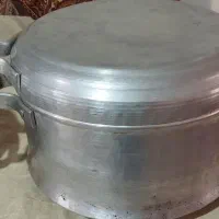 دو عدد قابلمه روحی و دو عدد کفگیر و ملاقه