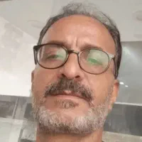 تعدادی کارت و کارت ملی داخل یک کیف پول گم شده