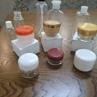 تعدادی قوطی کرم با جعبه و نو