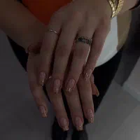 تمامی خدمات ناخن ۳۵۰+ پا رایگان