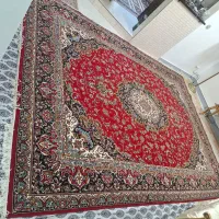 فرش قرمز