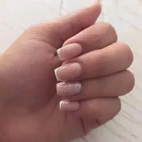 خدمات کاشت ناخن با تخفیف ویژه