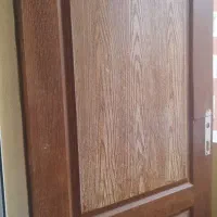 دوعدد در ورودی آپارتمان