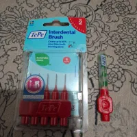 مسواک بین دندان