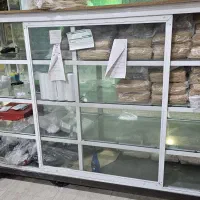 ویترین طبقاتی چرخ دار