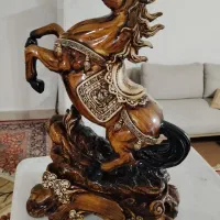 اسب ایستاده