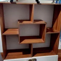 تخت و کتاب خانه