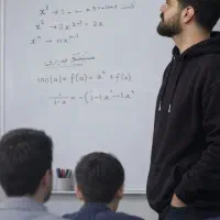 دبیر و معلم فیزیک و شیمی و ریاضی