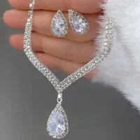 گوشواره ونیمست
