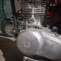 یک عدد متور هندا یکی ۱۲۵ تقویت ۱۵۰ پیستون ۲۰۰ ب فر
