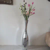 گلدان با گل مصنوعی