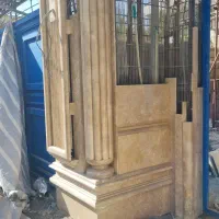 دو نفر نیروی کار ساده در سنگ کاری