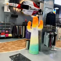 فروشنده حرفه ای پوشاک مردانه هستم ،۱۲سال سابقه کار