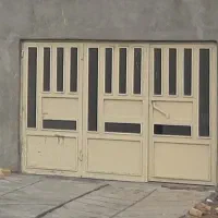 در حیاطی سه لنگه