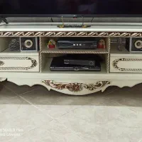 ساعت ایستاده ومیز تلویزیون