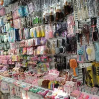 فروشنده لوازم آرایشی و بهداشتی در کوچه برلن