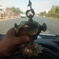دوعدد قندان برنزبه وزن یک وهفصدکیلوگرم
