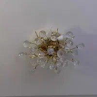 یک عدد لوستر آویزی و دو عدد سقفی