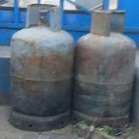 دوعدد کپسول گاز نقره ای منظورم زرد نیستش