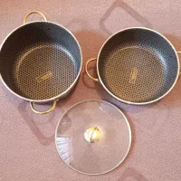 یک عدد قابلمه زنبوری  - یک عدد ماهیتابه زنبوری