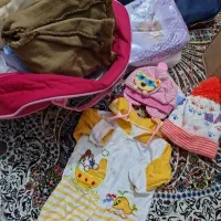 تعدادی لباس نوزادی موجوده