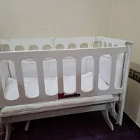 تخت و گهواره کنار مادر|تخت و صندلی بچه|دوگنبدان, |دیوار