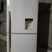 یخچال کاملا سالم و درحال کار ده میلیون