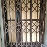 حفاظ درب ساختمان قد دومتر و ده عرض یک متر و پانزده