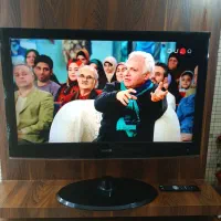 تلویزیون LCD 43 اینچ اسنوا همراه با پایه اش