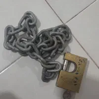 قفل و زنجیر