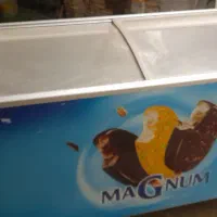 یخچال بستنی