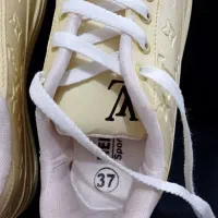 کتونی|کیف، کفش، کمربند|رشت, حومه رشت|دیوار