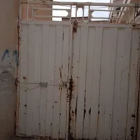 دو عدد درحیاط