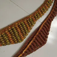 بشکی تاجی یا کوهی|لباس|قشم, |دیوار