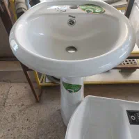 روشویی پایه دار در اشکال و اندازه های مختلف