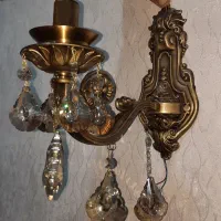 یک عدد لوستر زیبا و دو عدد دیوارکوب