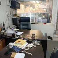 خانم منشی و آقا کارگر ساده