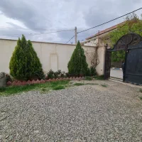 ۱۳۰۳متر زمین چهاردیواری با ۵۰ متر بنا داخل بافت