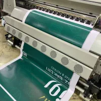 گرافیست(طراح) خانم مسلط به کرل فتوشاپ