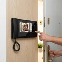 آیفون تصویری سوزوکی