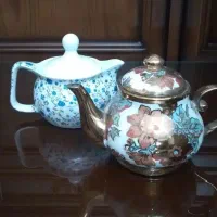 دوتا قوری چینی و کریستال چک قدیمی