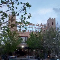 کافه باغ مجلل اهورا