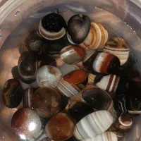 تعدادی مهره های سلیمانی.جزع|کلکسیون اشیاء عتیقه|اهواز, کمپلو جنوبی|دیوار