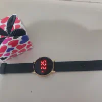 عینک آفتابی و ساعت مچی