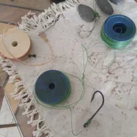 قلاب ماهیگیری و نخ