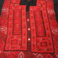 زنچگ چوکی تمام چوک|لباس|سرخه, |دیوار