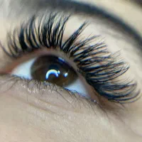 اکستنشن مژه فقط هزینه مواد گرفته میشه