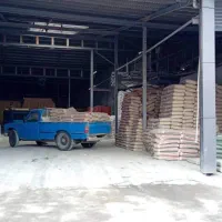 راننده نیسان قابلیت بارگیری و تخلیه مصالح ساختمانی