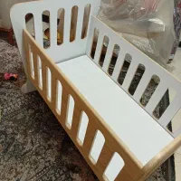 تخت کنار مادر کاملا سالم و نو